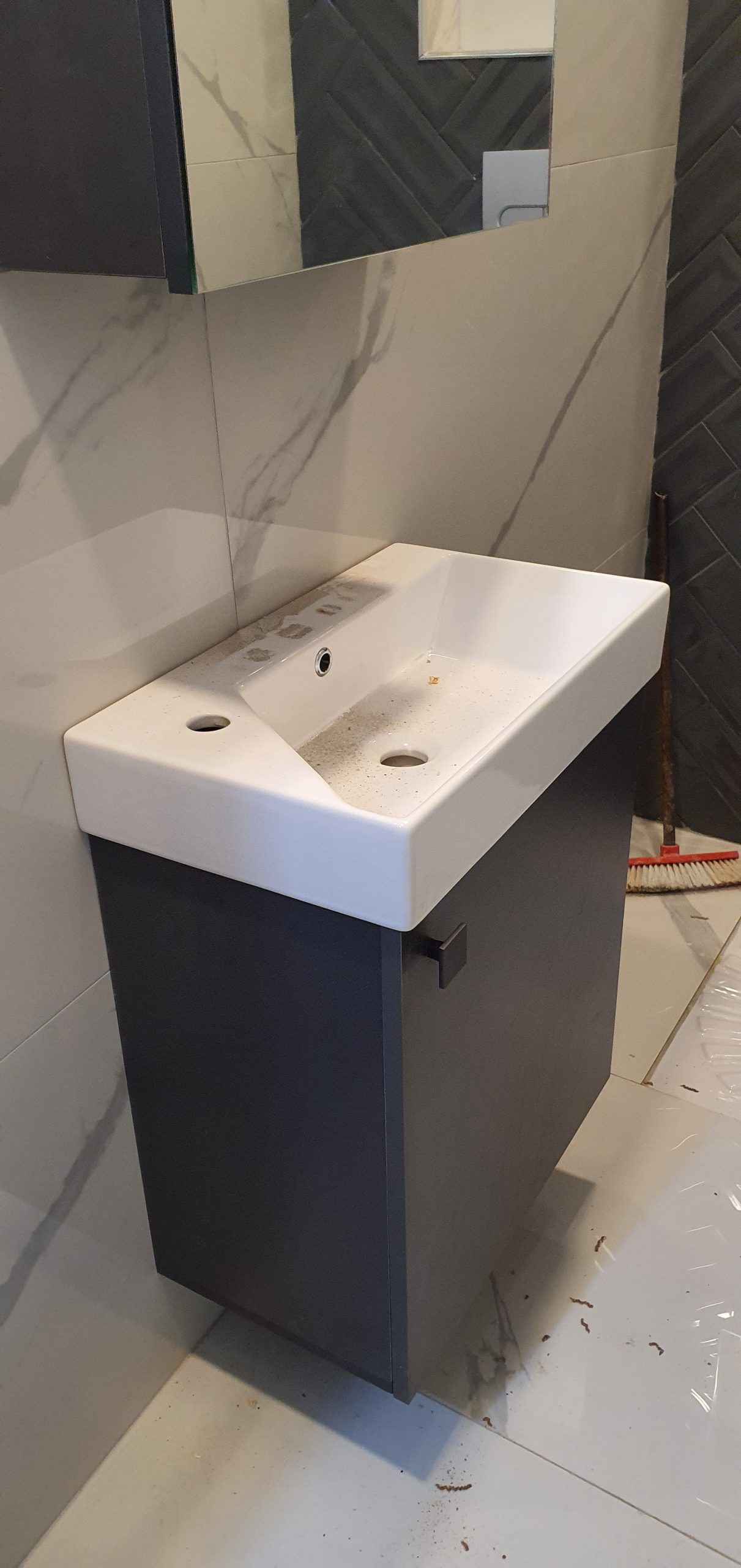 45'lik Dar Banyo dolabı aynalı